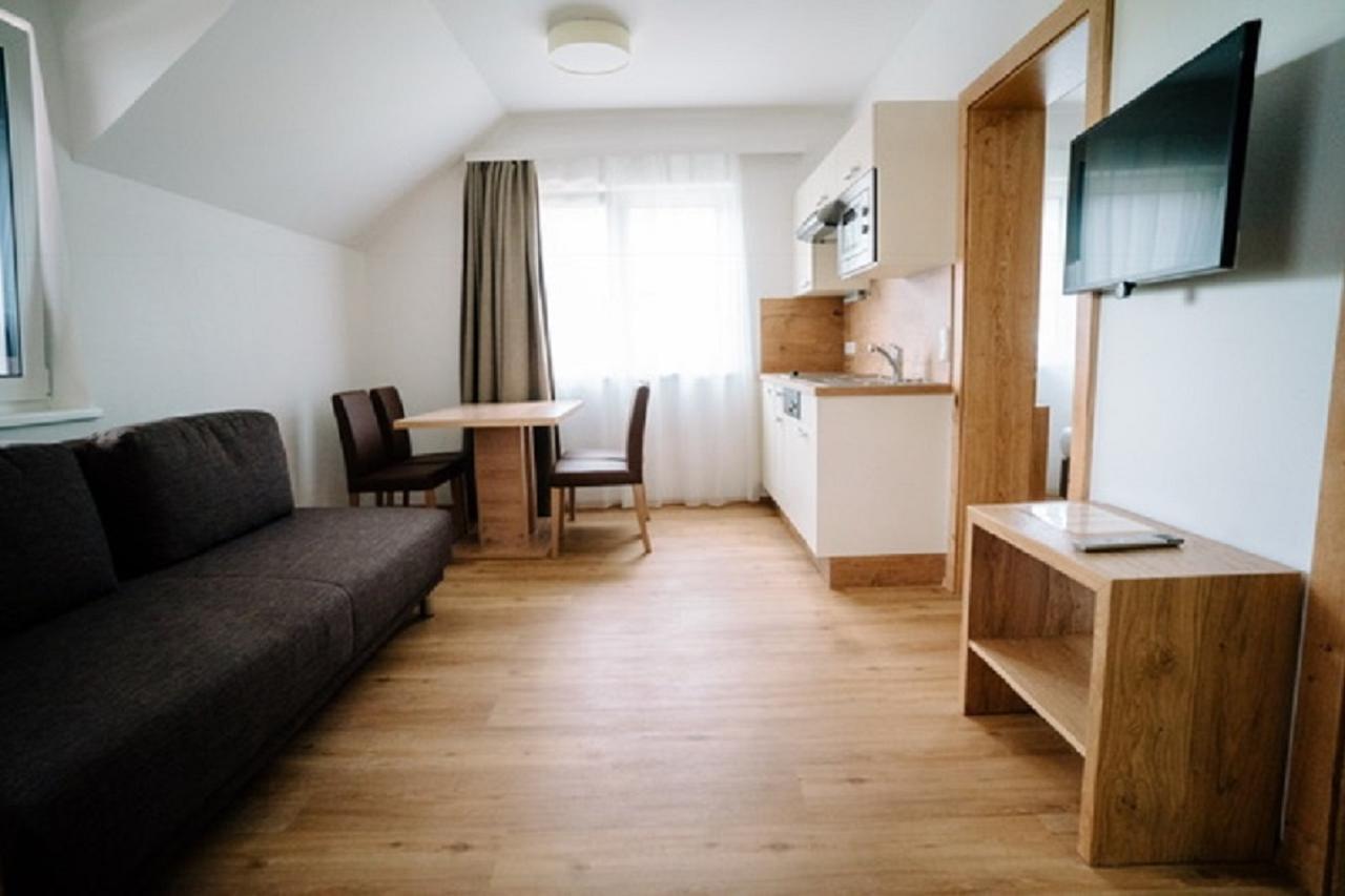 Apartmenthaus Strasswirt De Luxe Tröpolach Exterior foto